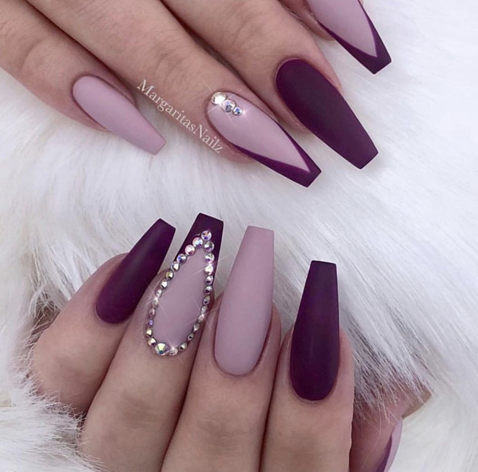 Необычный маникюр на длинные квадратные ногти