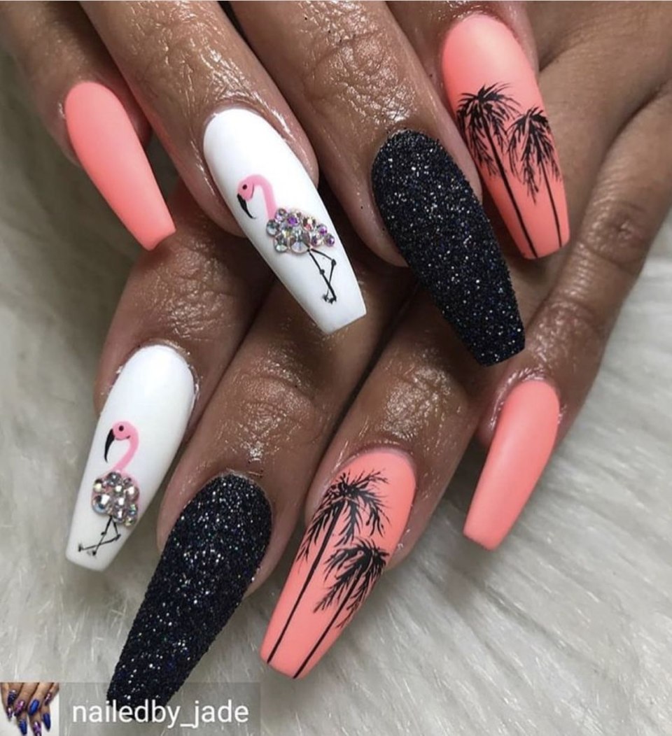 Маникюр черный с белым на длинные