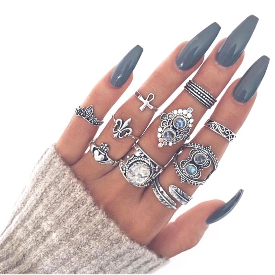 Маникюр Кайли Дженнер острые