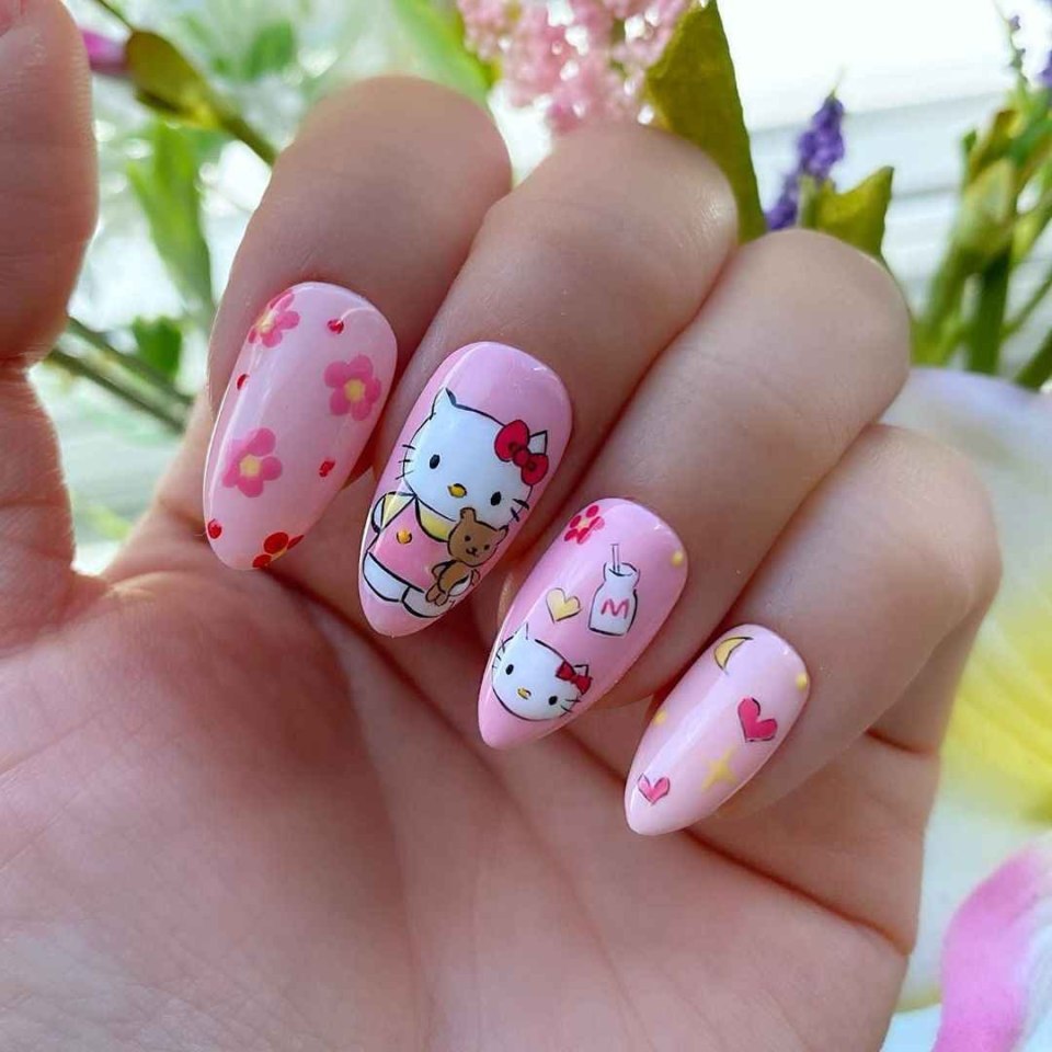 Маникюр с Хелло Китти