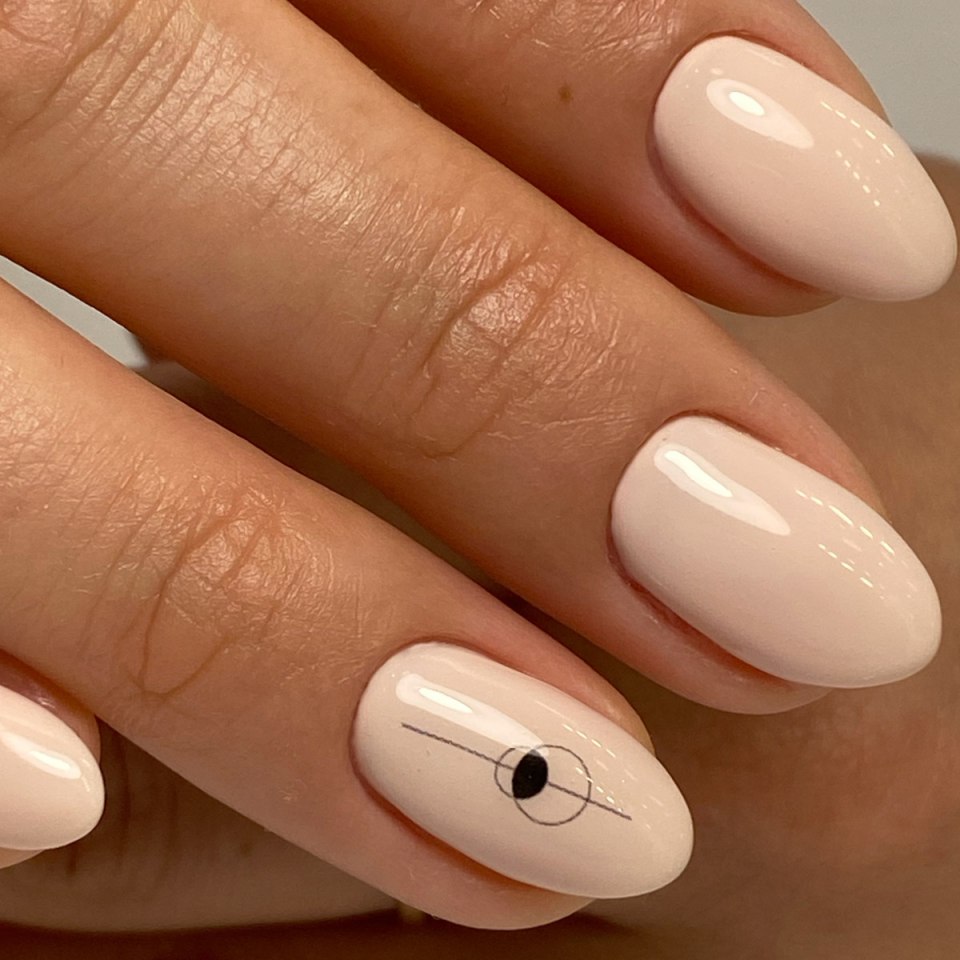 Нюдовый маникюр на короткие ногти 2020