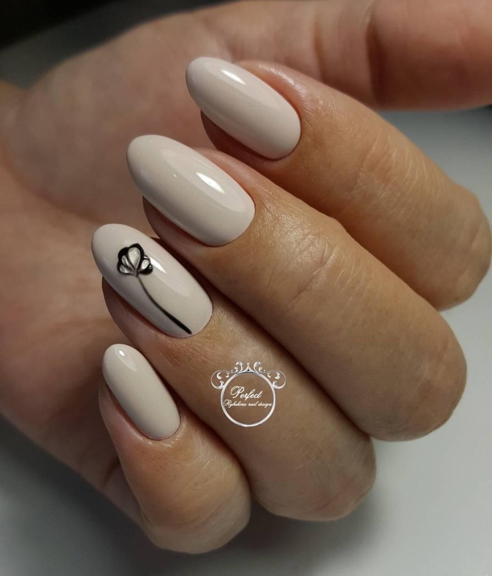 Маникюр телесного цвета