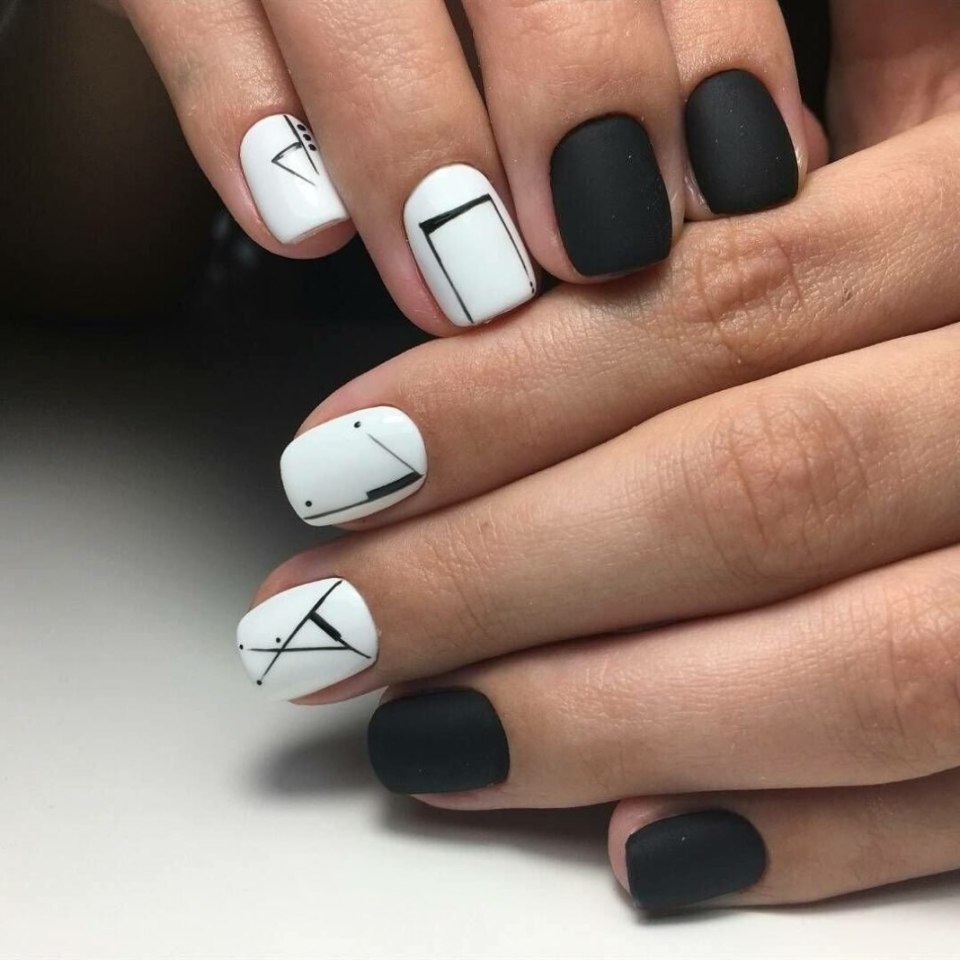 Черно белый маникюр
