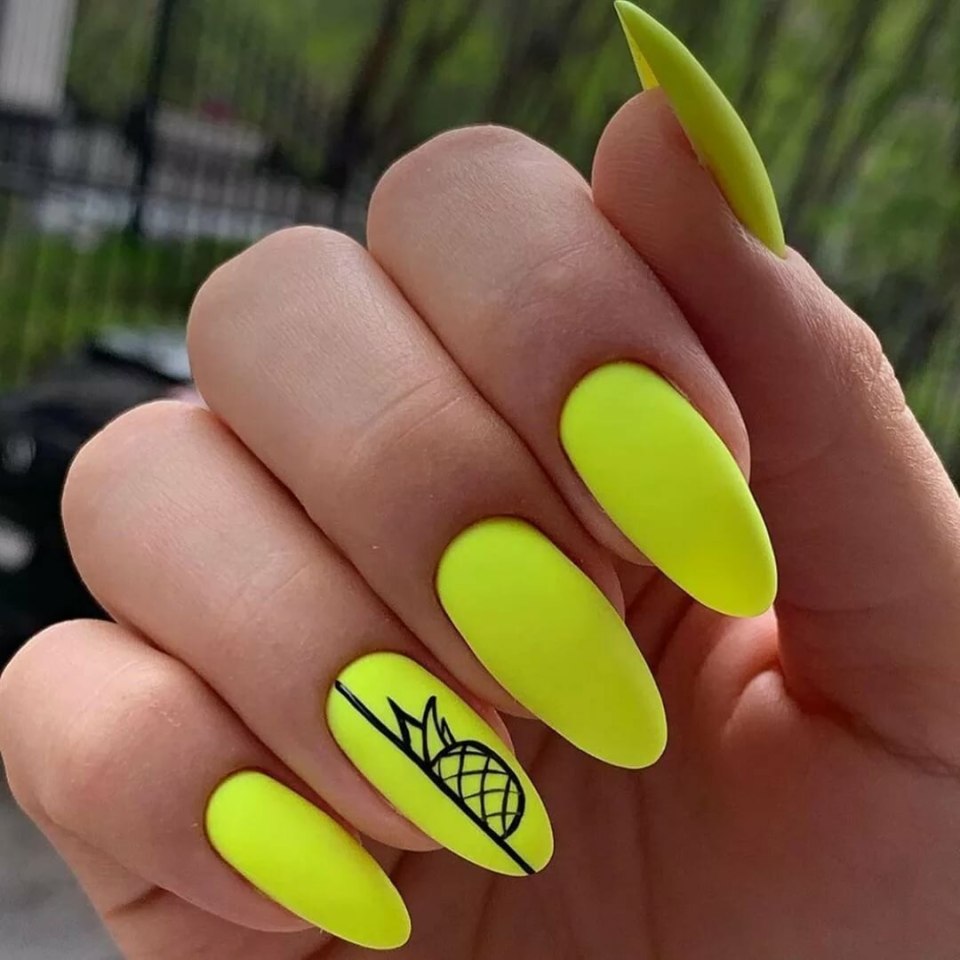 Яркие ногти с Фламинго