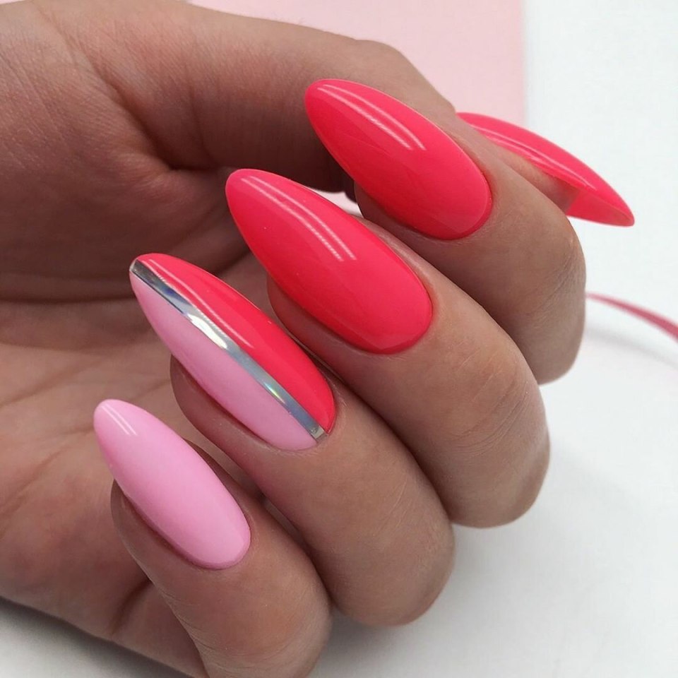 Маникюр миндаль яркий