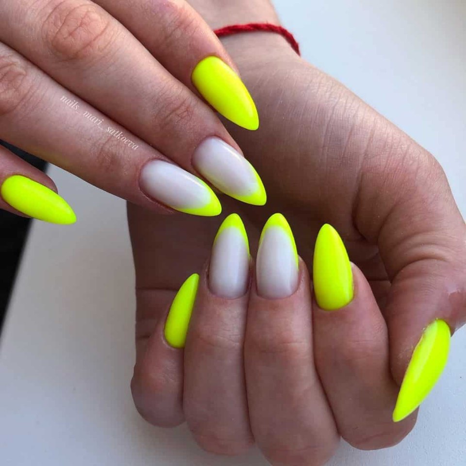 Неоновый френч миндаль