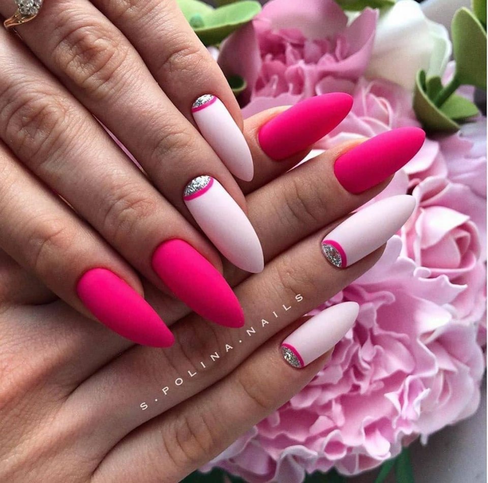 Маникюр бирюзовый с розовым