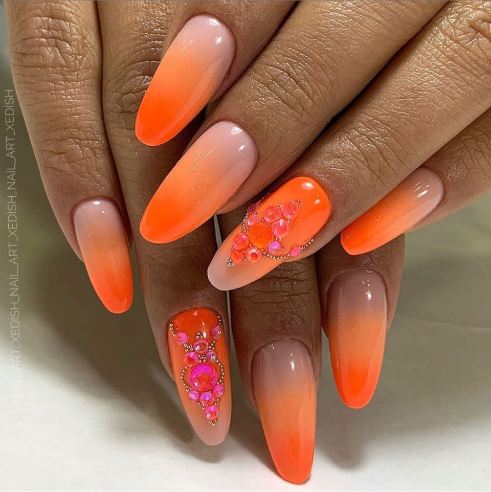 Разноцветные ногти острые