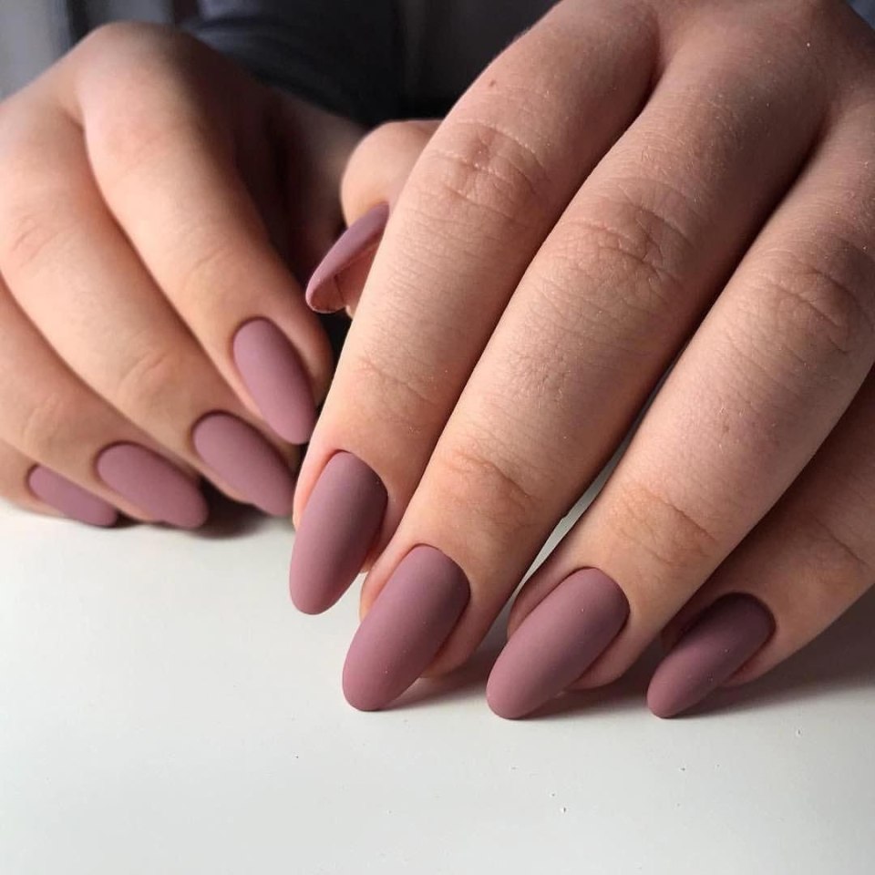 Маникюр однотонное покрытие