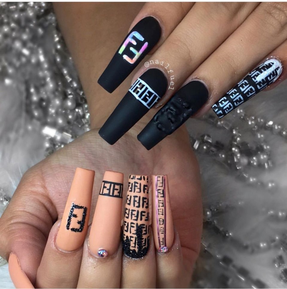 Ногти Fendi
