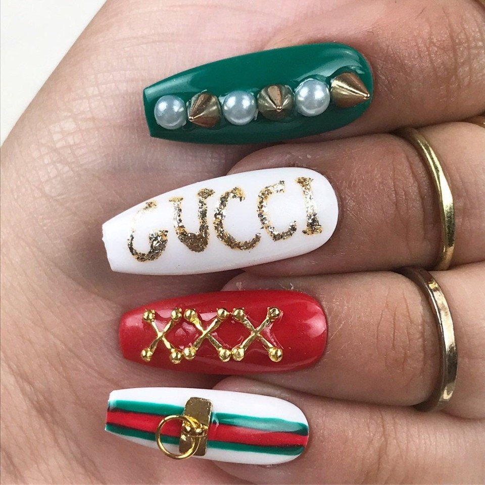 Маникюр со змейкой гуччи