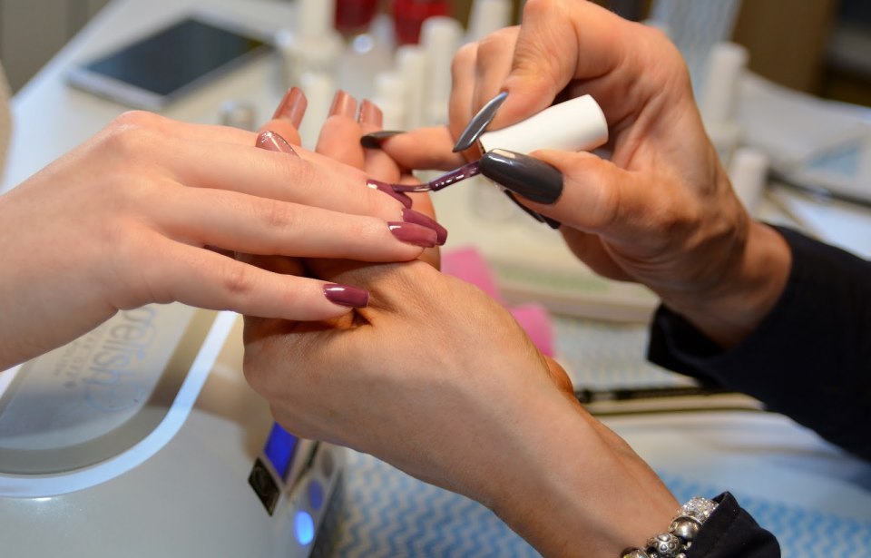 Повседневный маникюр на коротких ногтях