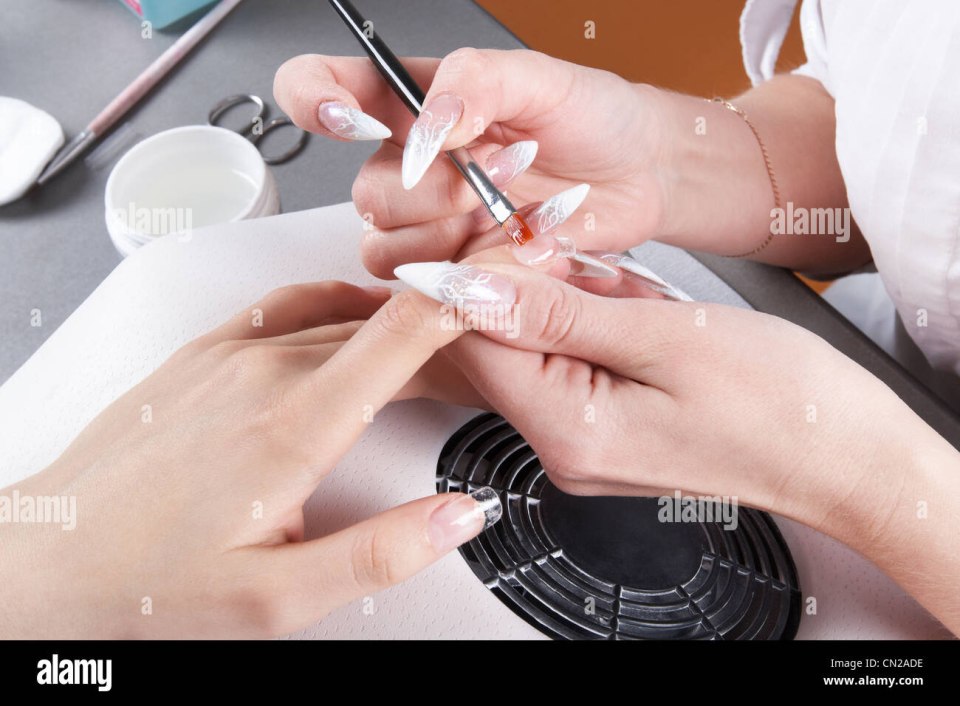 Наращивание ногтей гелем