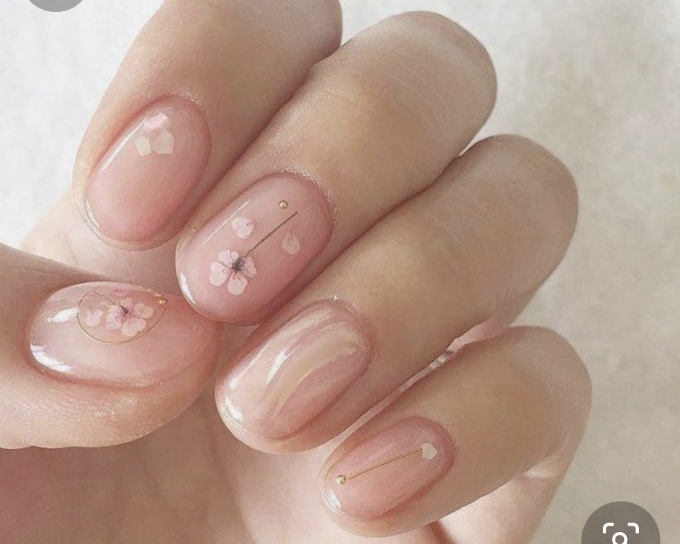 Прозрачные ногти короткие