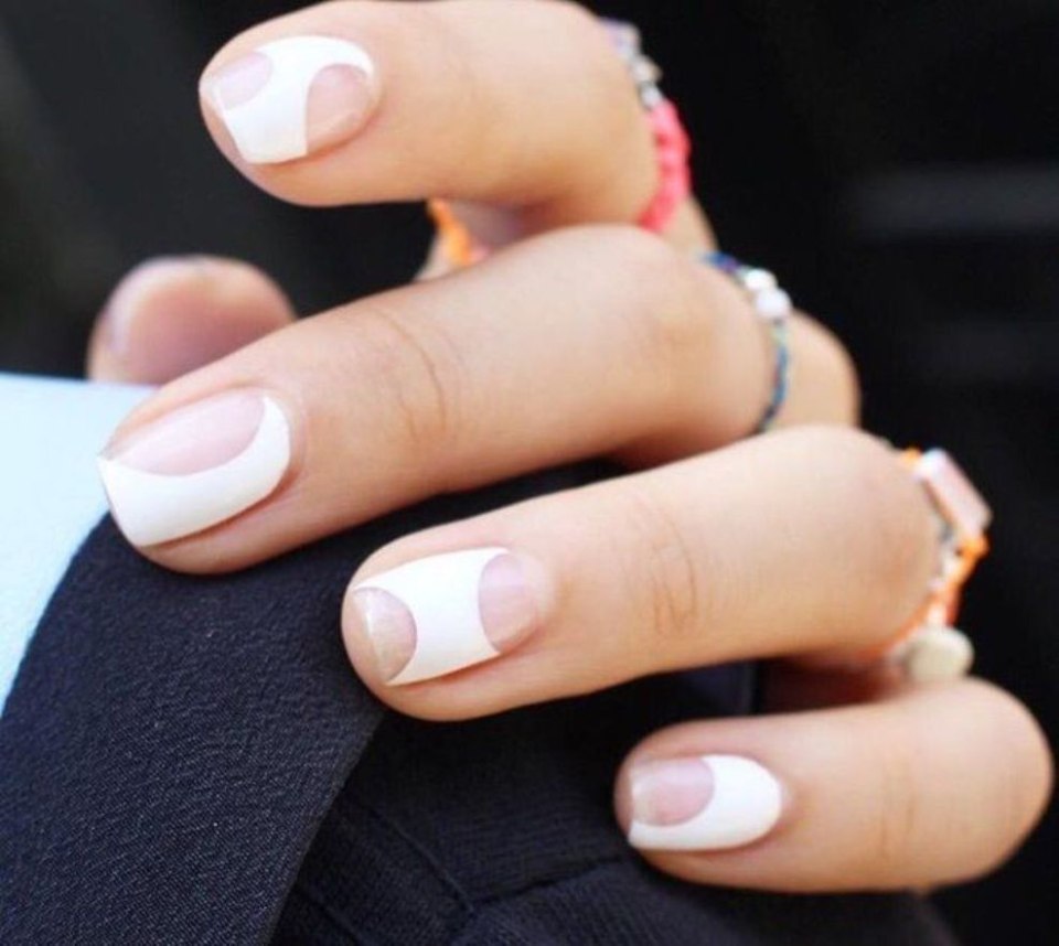 Неброский маникюр на короткие ногти