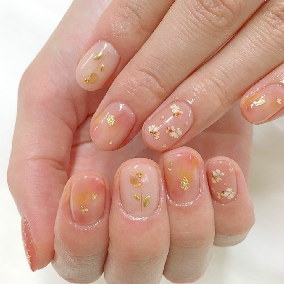 Маникюр на короткие ногти пастельные тона