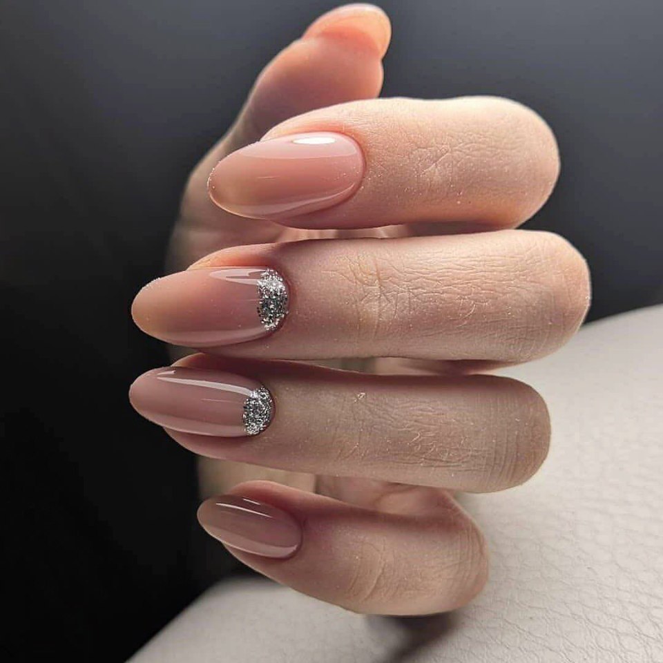 Маникюр с негативным пространством