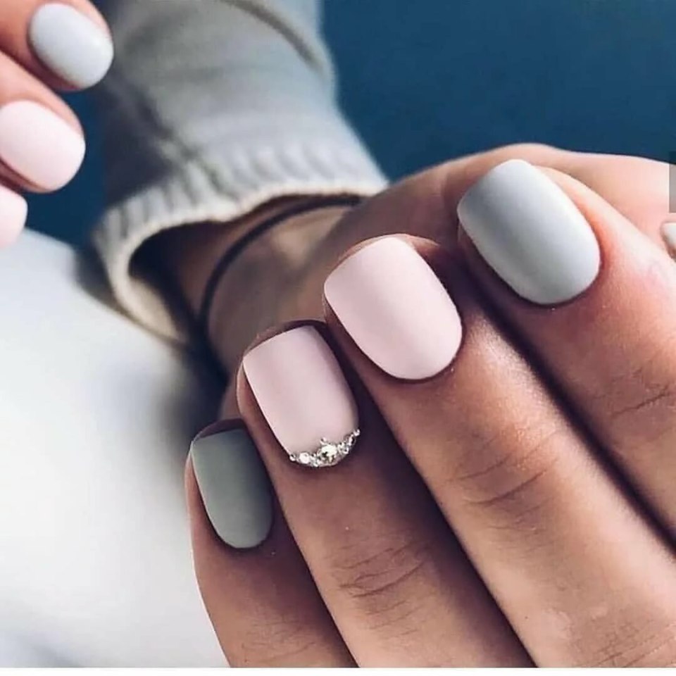 Матовый маникюр пастельных тонов