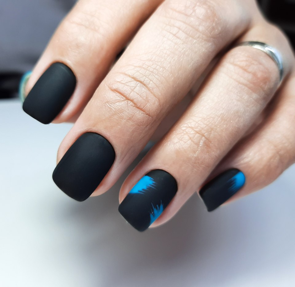 Маникюр на короткие ногти матовый темный