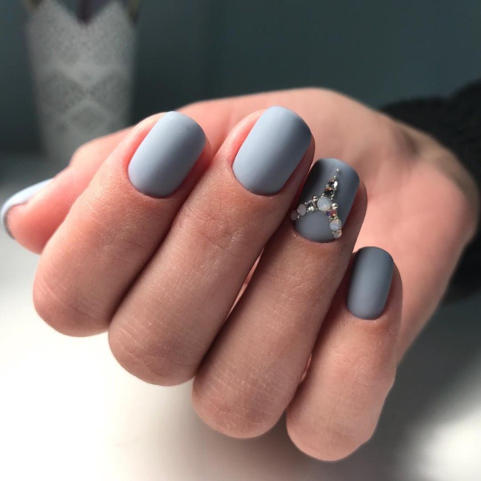 Матовый маникюр на короткие ногти