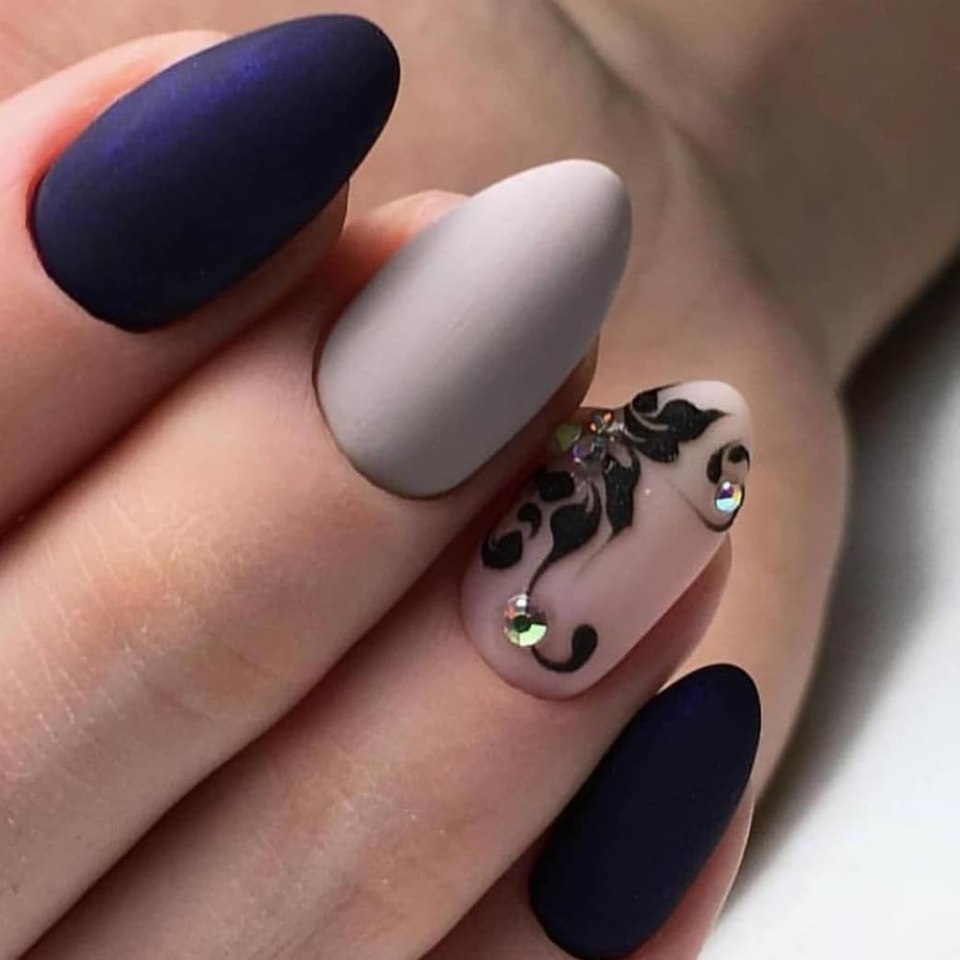 Матовый маникюр