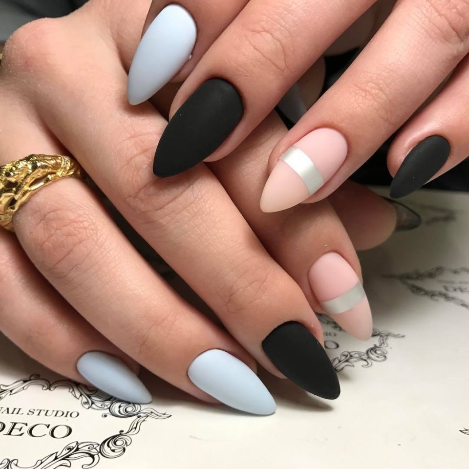 Ногти миндаль 2021 темные матовые