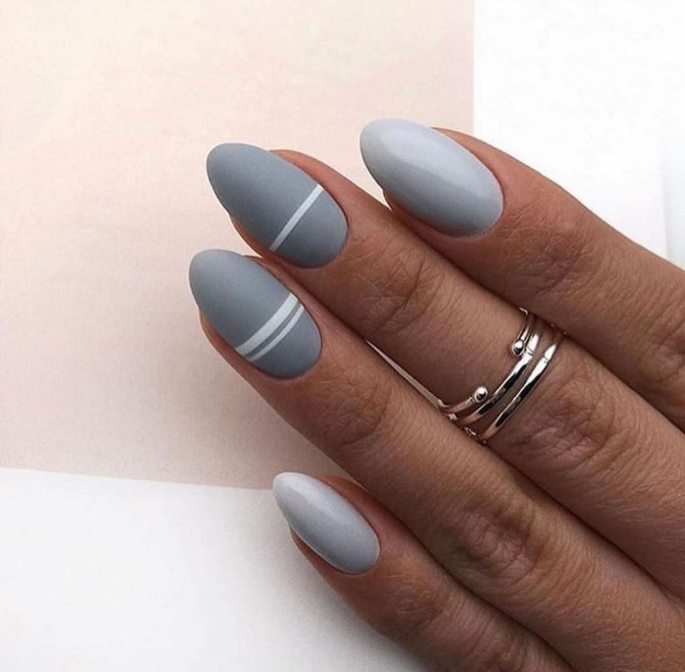 Серый матовый маникюр