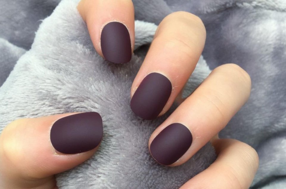 Маникюр однотонный матовый