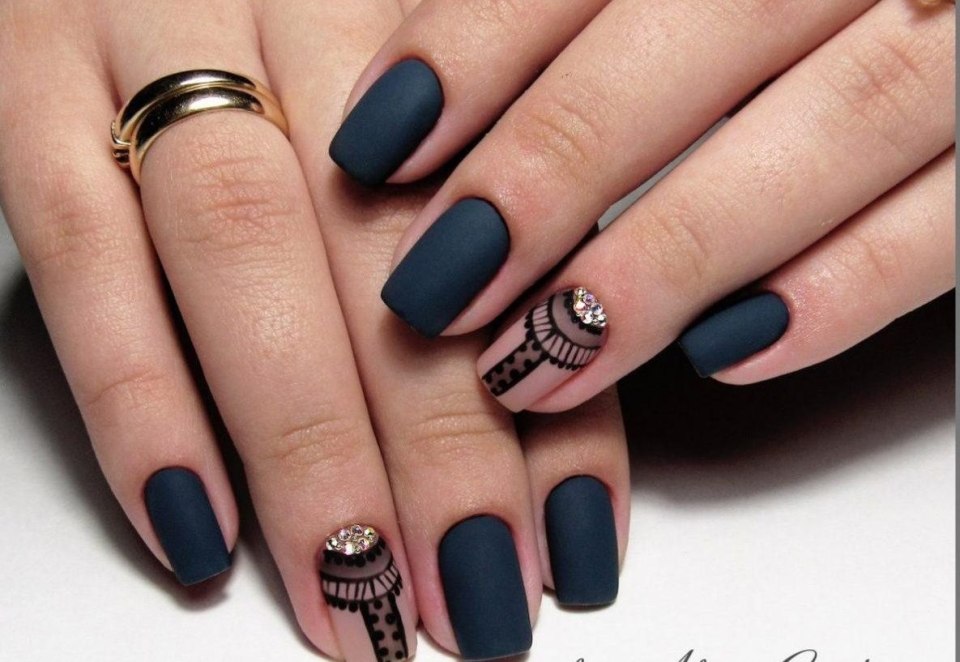 Очень красивый маникюр с матовым лаком