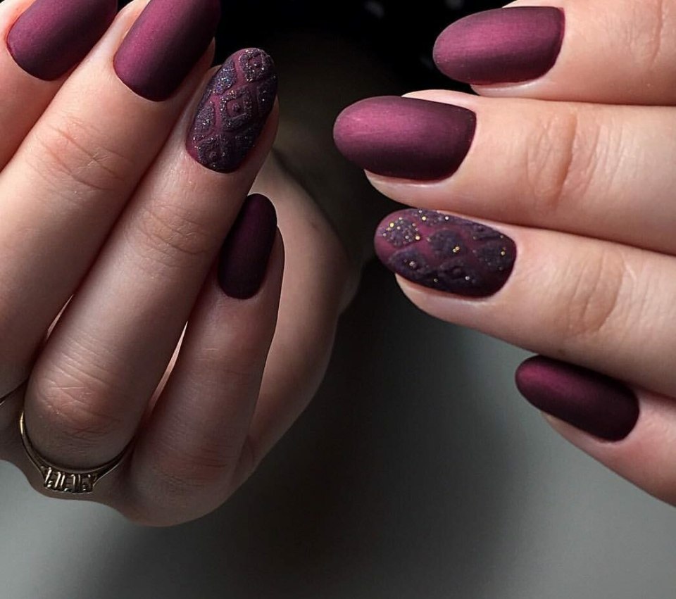 Красивый матовый маникюр