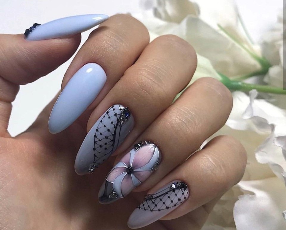 Длинные ногти с бабочками