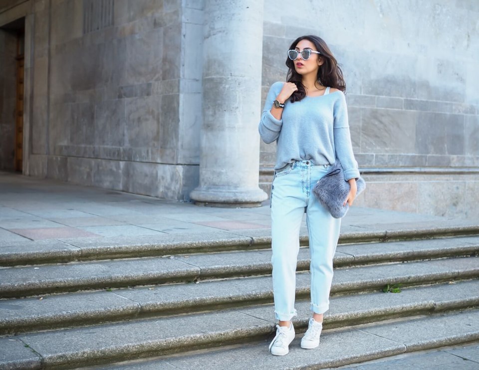 Джинсы с белой рубашкой