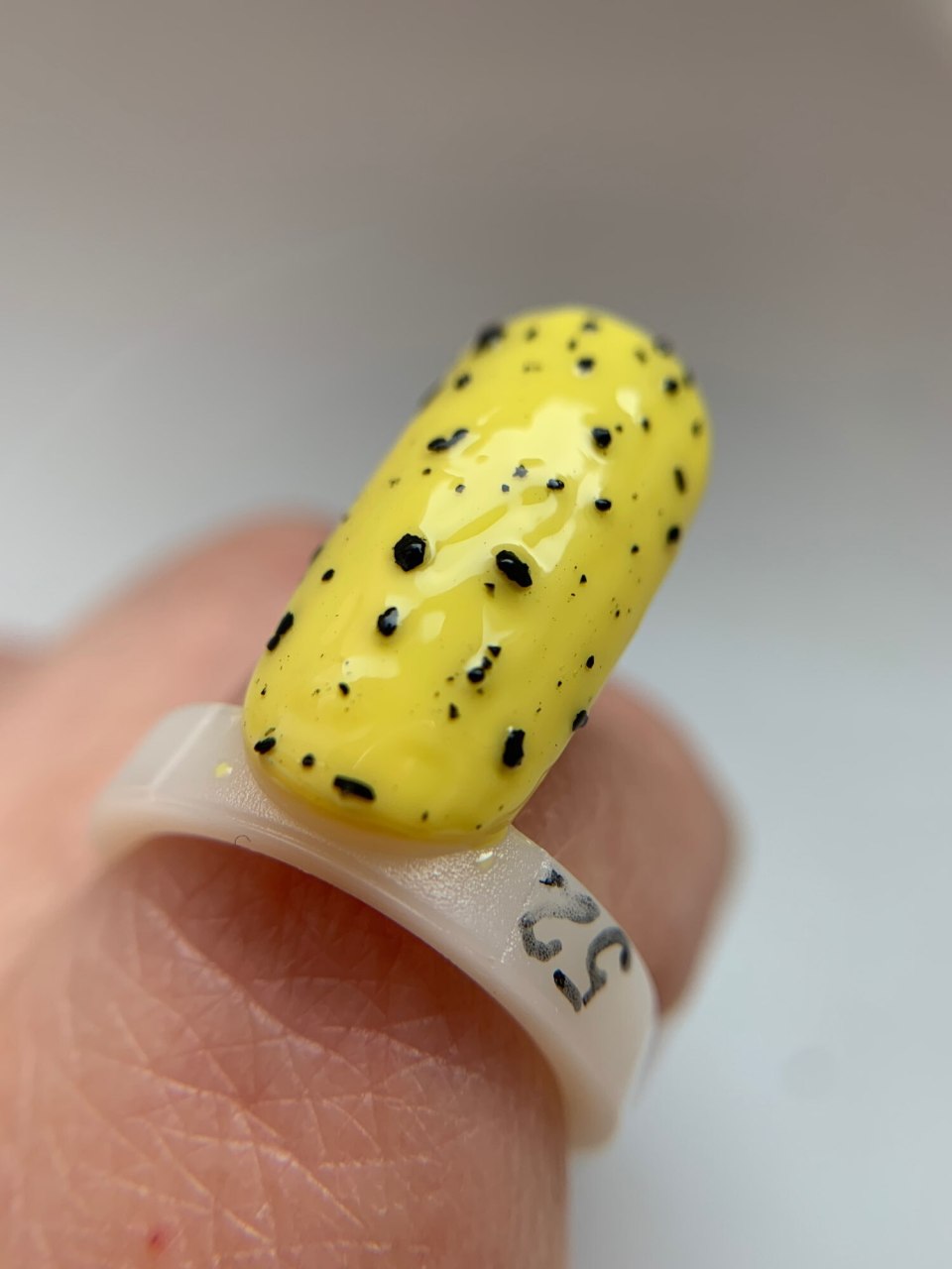 IQ лаки перепелиный маникюр