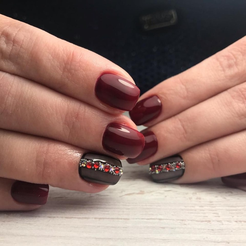 Маникюр марсала миндаль