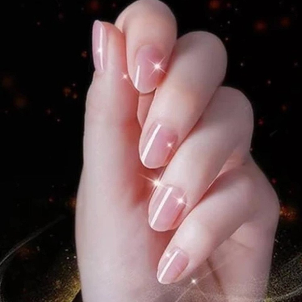 Натуральный маникюр с напылением