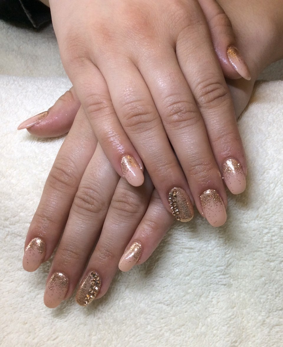 Ногти розовые прозрачные