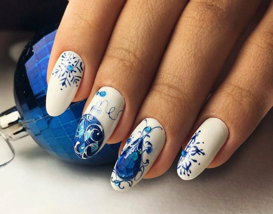 Новогодний маникюр с узорами