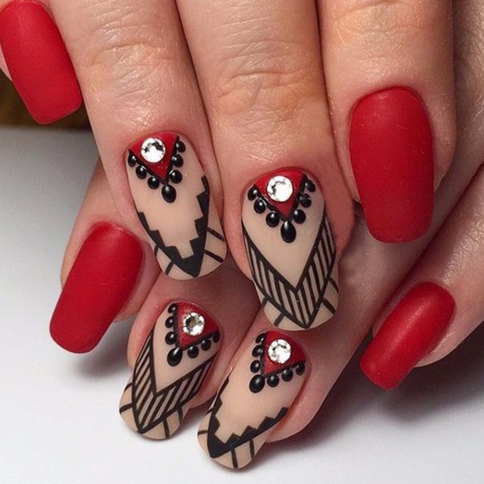 Красные ногти на новый год