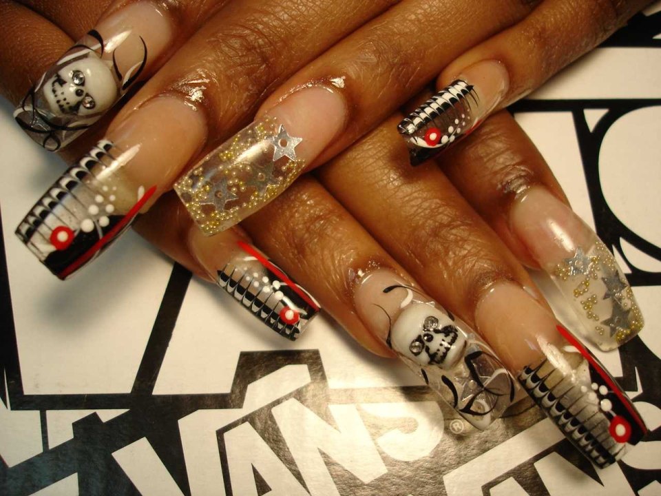 Дизайн ногтей Рокерский