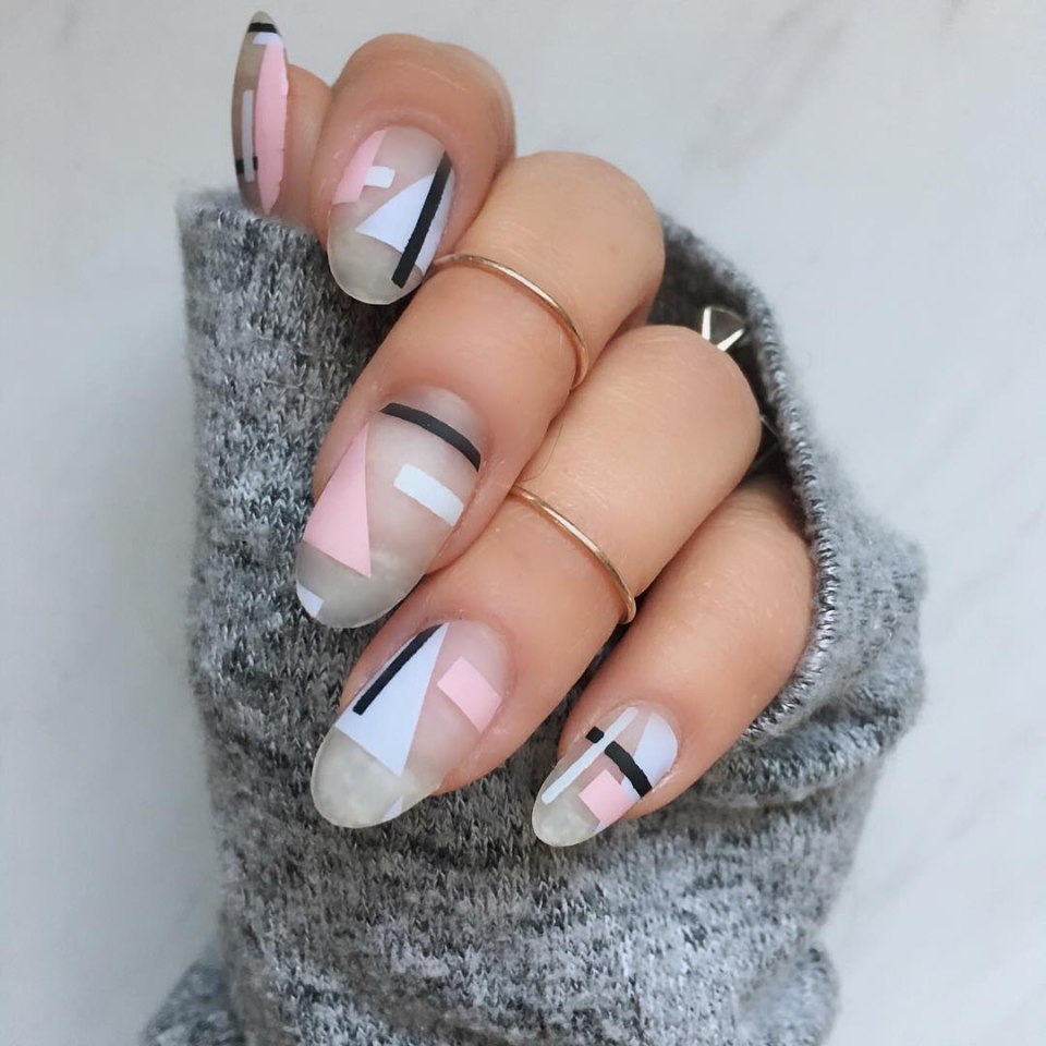 Маникюр в геометрическом стиле