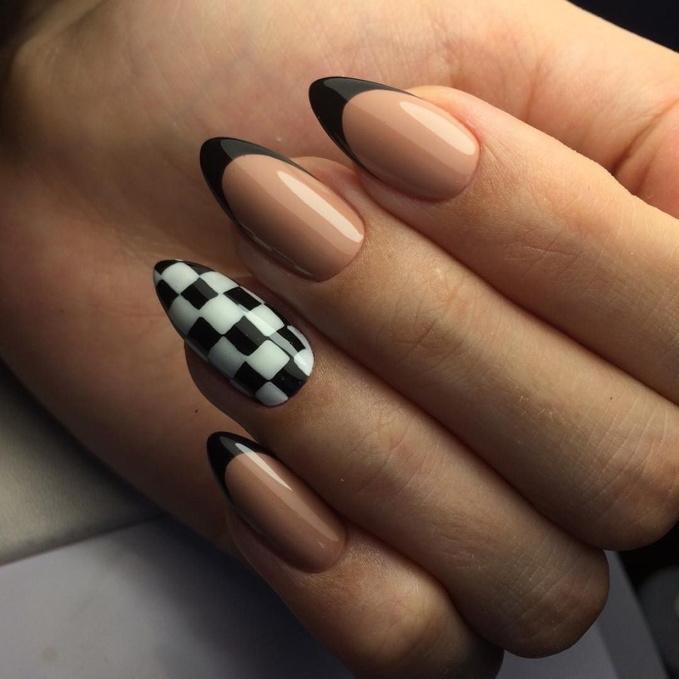 Красивый черный маникюр