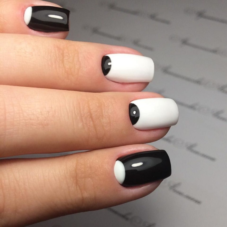 Маникюр белый с черным