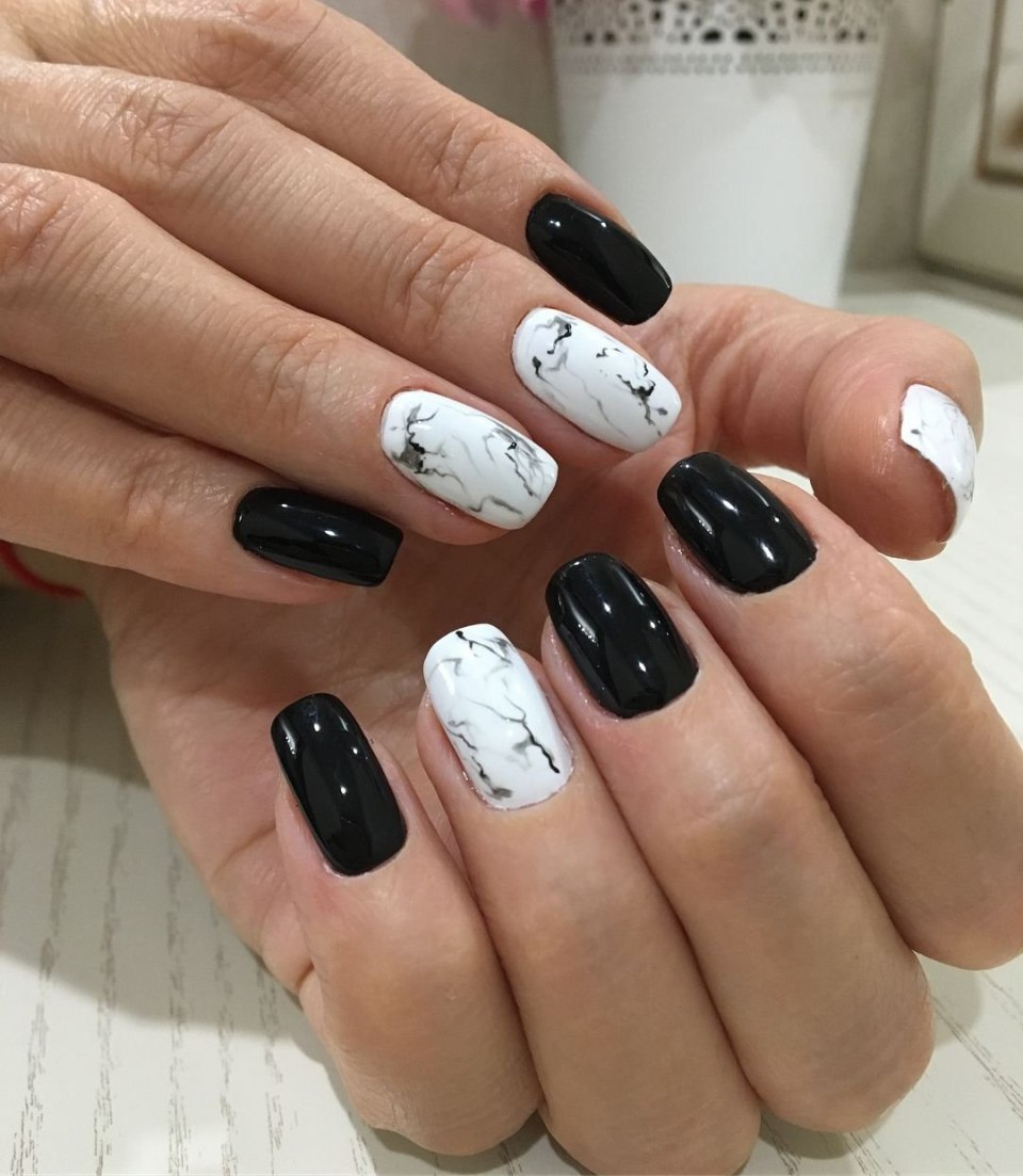 Черно белый маникюр