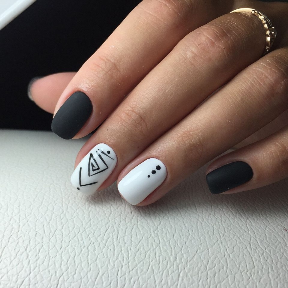 Дизайн ногтей черно-белый