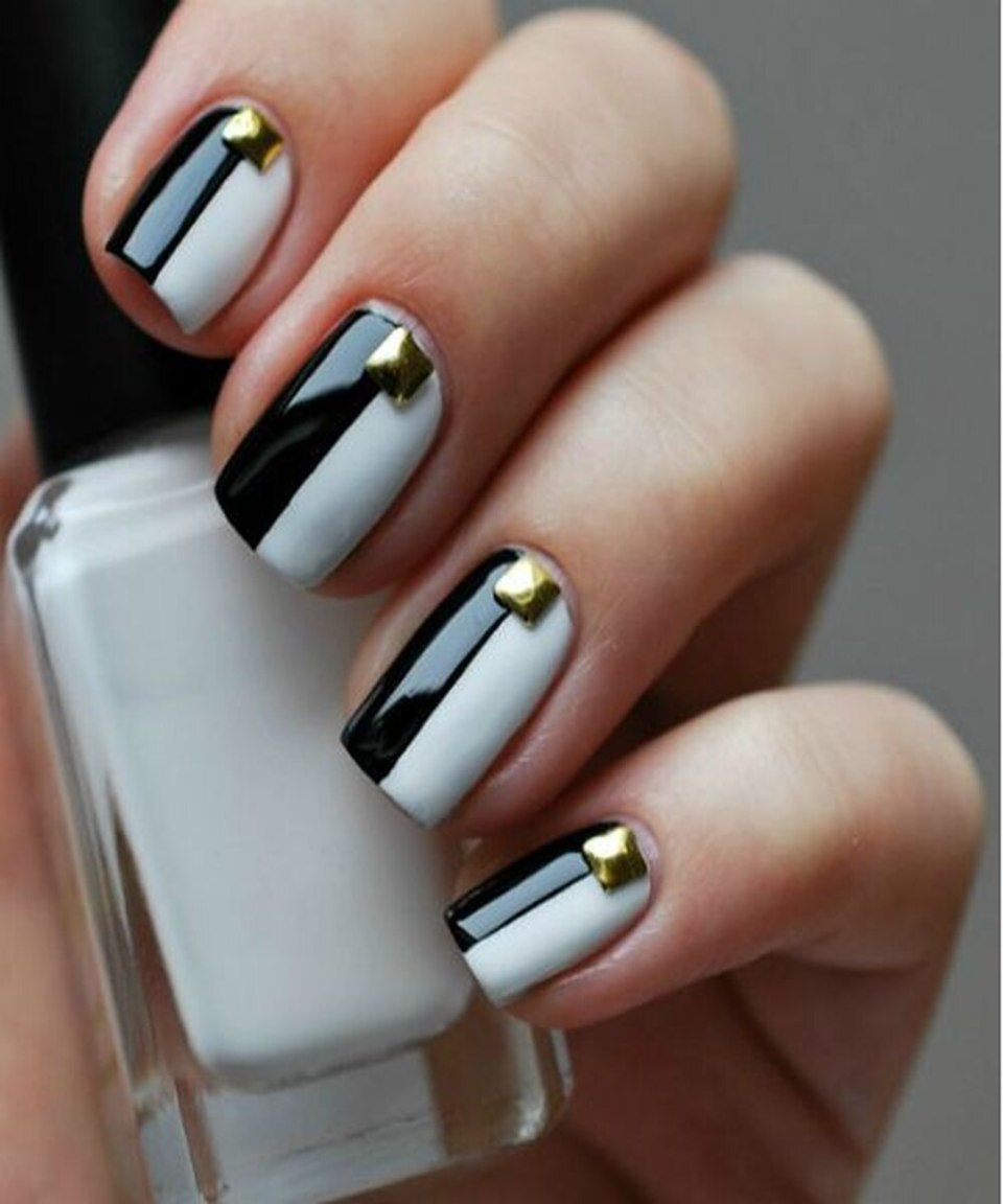 Маникюр на короткие ногти чорнобедый