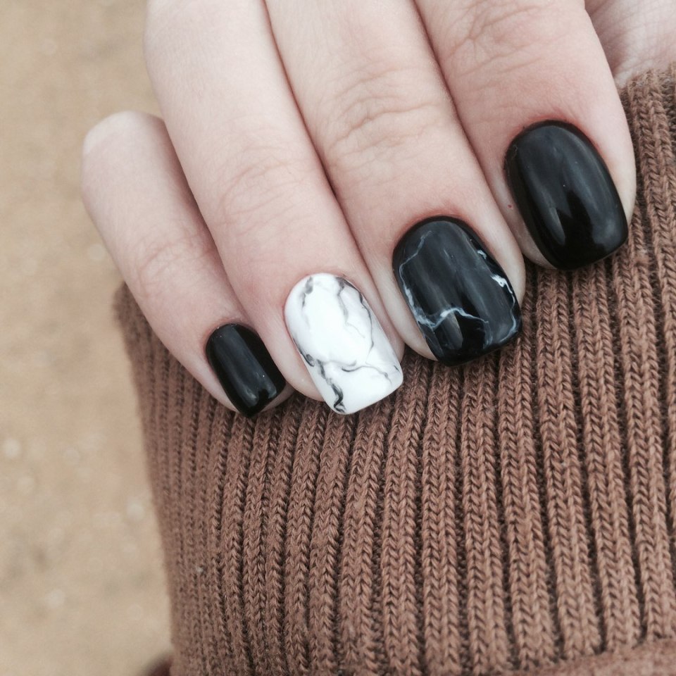 Черно белый маникюр