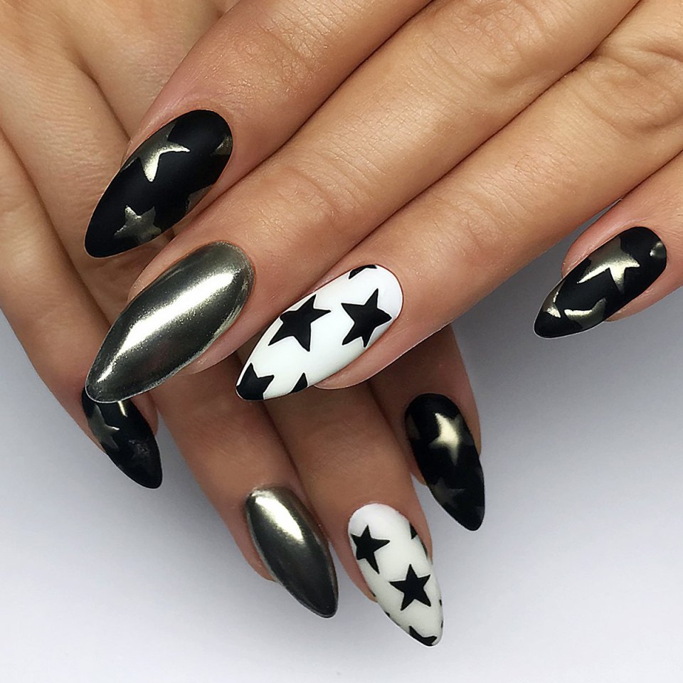 Ногти чёрные с белым
