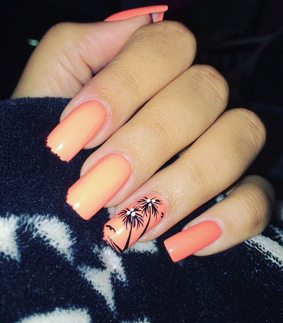 Маникюр оранжевый с черным