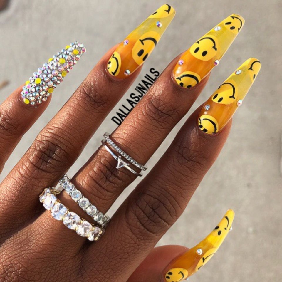 Необычные длинные ногти