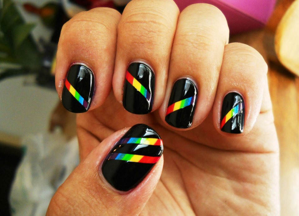 Красивая абстракция на ногтях